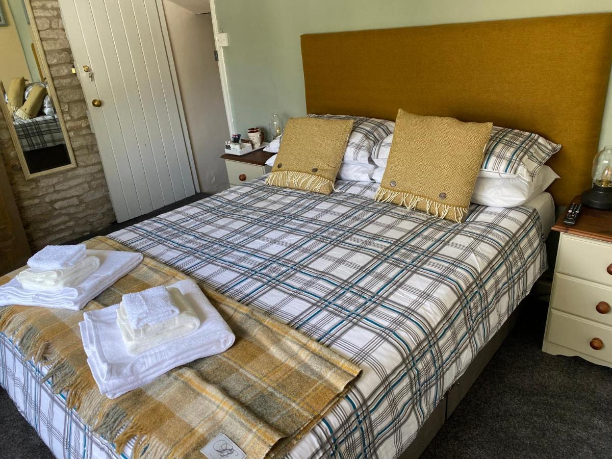 Bear Inn Bisley  Bagian luar foto