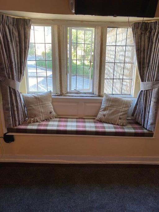 Bear Inn Bisley  Bagian luar foto