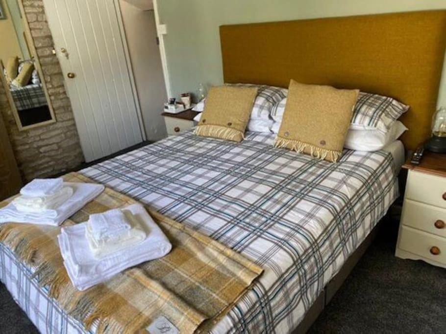 Bear Inn Bisley  Bagian luar foto