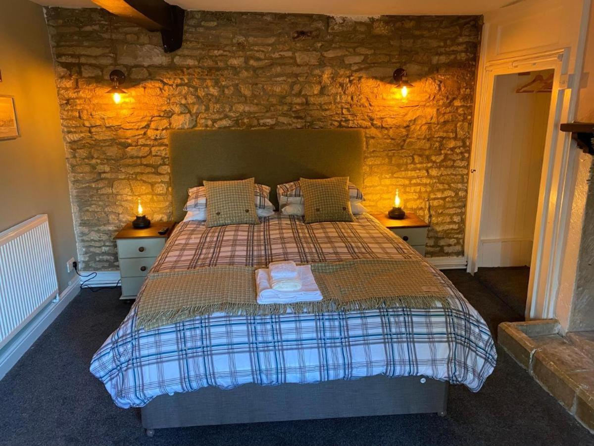 Bear Inn Bisley  Bagian luar foto