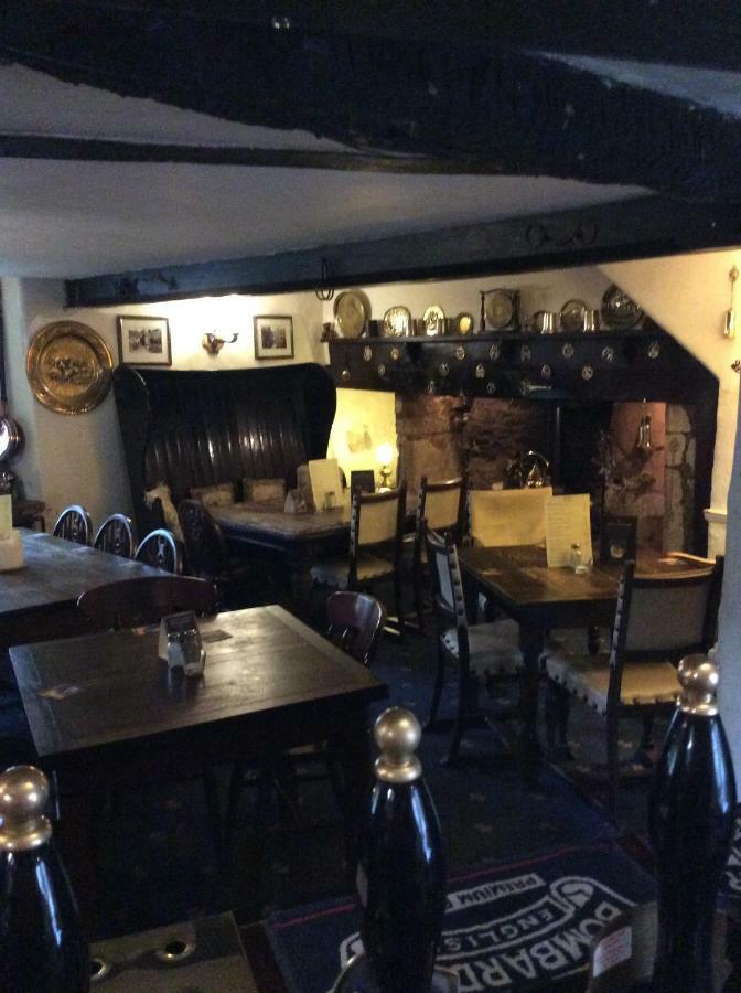 Bear Inn Bisley  Bagian luar foto