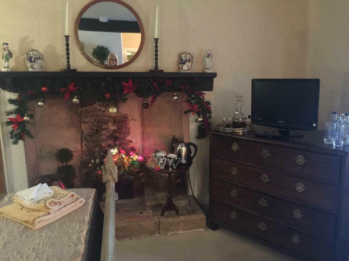 Bear Inn Bisley  Bagian luar foto
