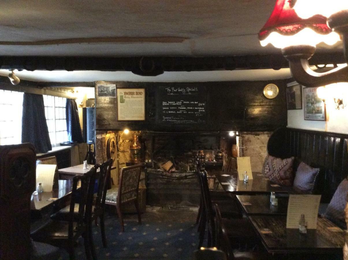 Bear Inn Bisley  Bagian luar foto