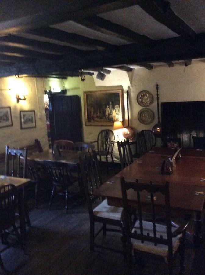 Bear Inn Bisley  Bagian luar foto