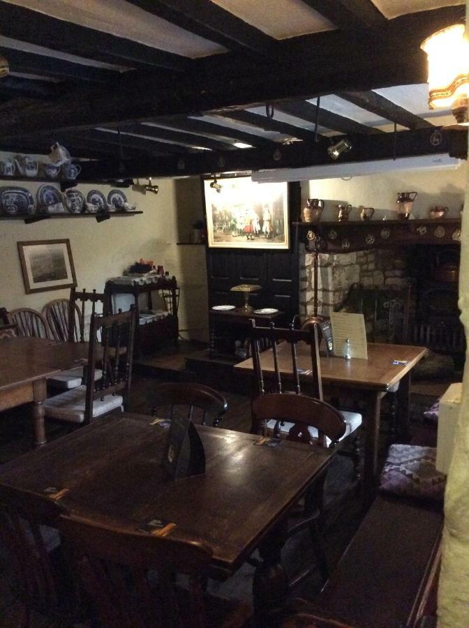 Bear Inn Bisley  Bagian luar foto