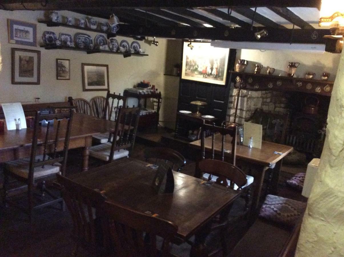 Bear Inn Bisley  Bagian luar foto