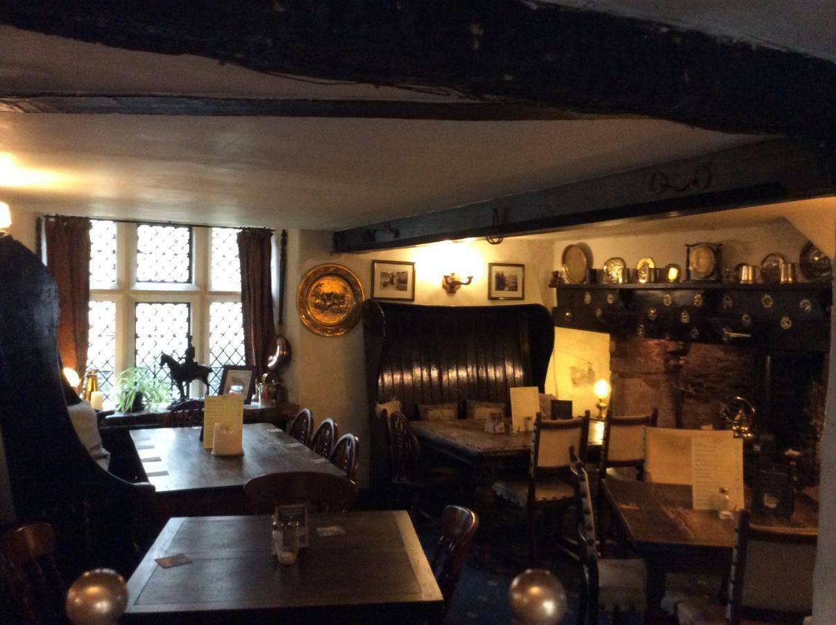 Bear Inn Bisley  Bagian luar foto